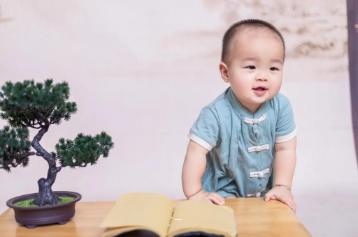 白银六个月宝宝可以坐吗